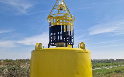 Opgeknapte kardinale boei aan de Panoramaweg in Breskens